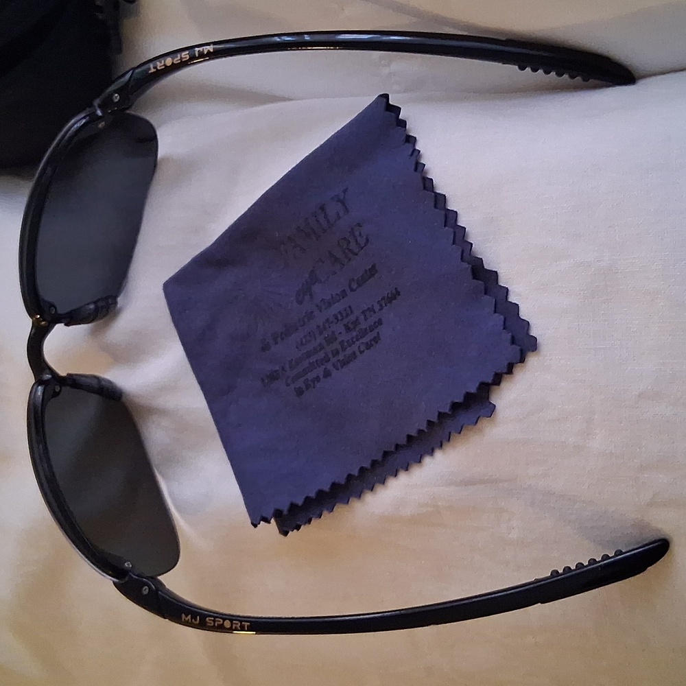 Maui Jim Black Sunglasses Pouch - Picture 4 of 10